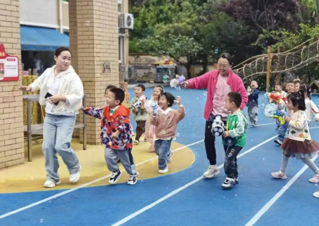 以资源供应和师资建造为双引擎为破解教育均衡难题