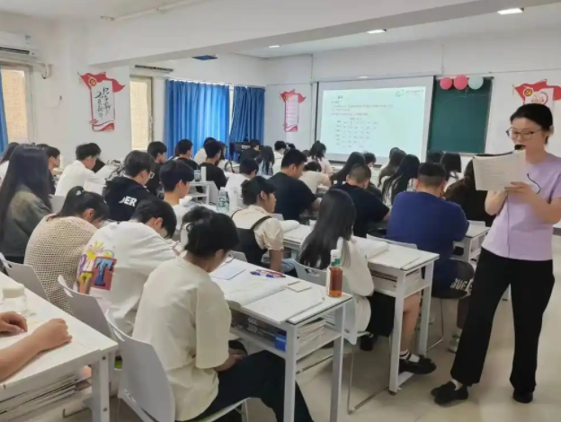 实际操作在内的多样化职业启蒙课程满足不同学生的