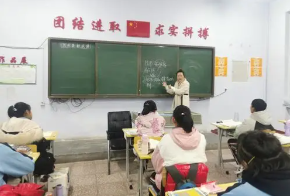 小小设计师用废旧纸盒搭建未来之家让思维的种子在