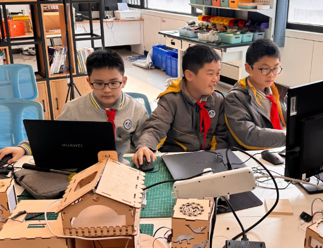 四个不同学科之间的层次关系实现真正意义上的跨学